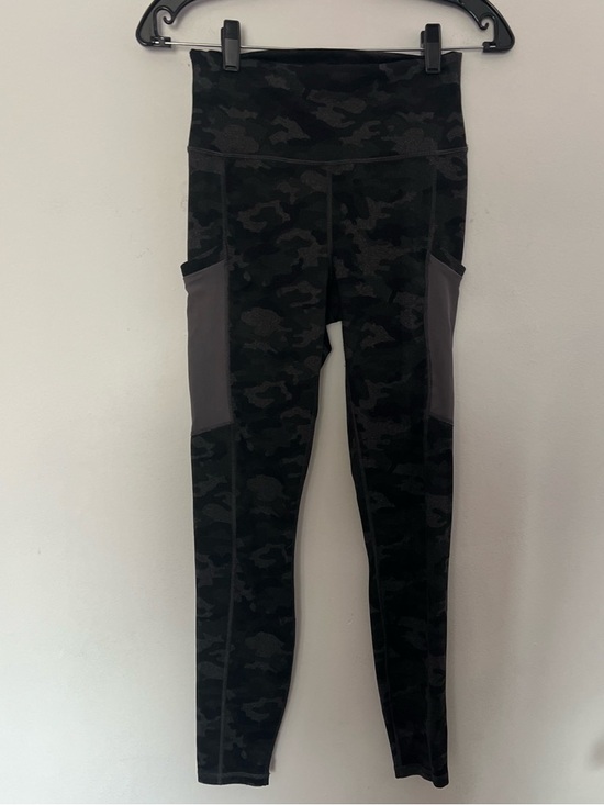 Fabletics Pants - Fabletics Black & Dark Gray Camo High-Rise Pocket Leggings